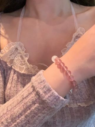 月色笼罩下 许下美好心愿 #首饰分享 #女生手链小众高级 ##手链高级感 #手串搭配 #卡蒂罗