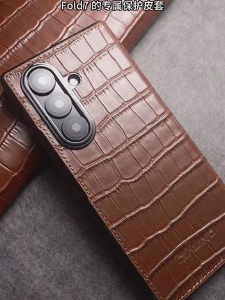 Fold7 鳄鱼纹翻盖壳,个性与高端双在线。 #三星fold7手机壳  #三星手机壳  #翻盖手机壳  #高端  #商务