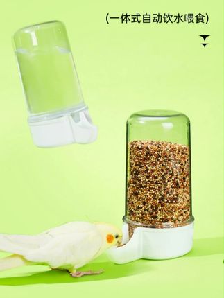 还在给你的宠物这样喂水吗?现在都用这种自动饮水器了,它的特点是自动出水,不用手动续水,而且还能定量供水,不用担心溢出来弄脏地面。它不仅可以给小动物们提供干净卫生的水源,而且使用起来也非常方便,只需要定期清洗就可以了,非常适合懒人朋友们去购买哦!,#鸟用饮水器 #自动喂水器 #特大号喂水器 #好喝不贵 #好物推荐🔥 @DOU+小助手 @DOU+好生意