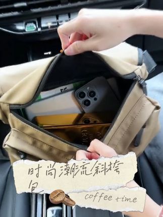 大容量机能斜挎包,大口袋和多个分区隔层+独立口袋的设计 满足日常出行,一秒快拆卡壳设计非常实用,防水面料#斜挎包 #包包 #每日好包 @DOU+上热门 @DOU+小助手