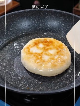 外皮酥酥脆脆的大希地牛肉馅饼 每一口下去都是超多的牛肉在爆汁!!光是看视频就馋了#妈呀太香了 #馅饼 #早餐