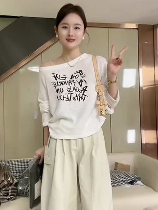 洋气一字肩韩系字母印花斜领露肩两侧褶皱长袖T恤女秋季洋气上衣 #显高显瘦 #百搭t恤 #上衣穿搭 #简约穿搭 #慵懒风穿搭