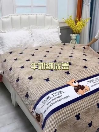 秋冬天一定试试这种厚实暖和的牛奶绒床盖!睡起来真的超舒服超暖和! #床盖 #床盖三件套 #家纺床上用品 #面料柔软舒适 #家纺床上用品