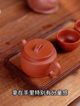 茶友们!今天必须给你们安利这把紫砂汉瓦壶,喝茶的仪式感和口感都被它拿捏#紫砂 #茶空间 #茶具 #茶壶 #手工