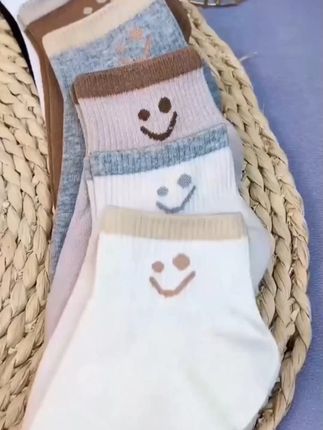 浅飞袜子女春款百搭短筒袜可爱笑脸精梳棉白色时尚透气吸汗低帮袜#低帮袜 #女款短筒袜 #春款袜子 #百搭袜子 #可爱笑脸袜