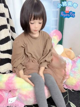 大降温快来了,女儿真的超爱穿这样的打底袜,竖条纹的设计真的非 常好看,糯叽叽的也太暖和了#防风保暖#面料柔软舒适#加绒加厚#打底裤袜女童