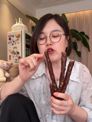 哈尔滨特色纯肉风干肠, 自然风干,肉质紧实满满的肉香!大品牌吃着也放心!#地方特色美食 #妈呀太香了 #风干肠 #肉肠 #下酒菜