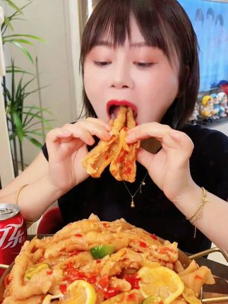 无骨鸡爪的大羊毛#妈呀太香了  #好吃到停不下来  #追剧小零食  #超好吃的酸辣无骨鸡爪  #解馋
