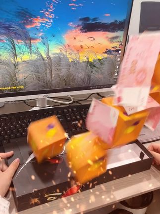 “晚霞与玫瑰共绘浪漫,你是我藏在心底的爱意泛滥” #爱需要仪式感 #礼物 #惊喜 #爱的礼物