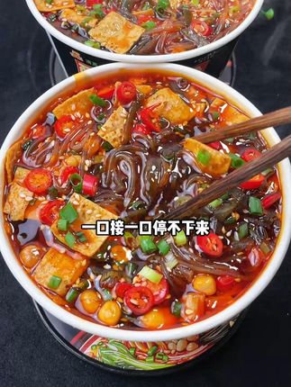 救命!十包料酸辣粉,酸辣爆汁香到疯狂嗦粉! #嗦粉的快乐 #酸辣粉 #好吃过瘾 #吃了还想吃