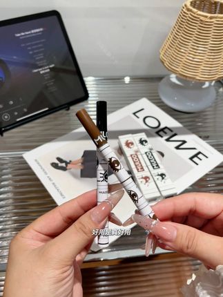 妈呀,要不是室友推荐,我也不知道还有这么好用的眼线笔,关键2支到手才这个价,而且还防水防汗不晕妆,就是库存贼少,刷到的闭眼薅!!#眼线笔 #画眼线 #平价彩妆 #眼线液笔 #学生党好物推荐