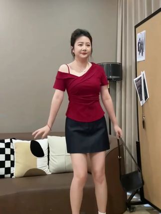 百搭显瘦的设计感t#显瘦穿搭 #显瘦遮肉 #夏季新款 #今天穿什么 #品质女装