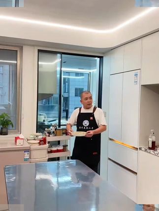Q弹鲜美的苍南肉燕,今天做了丝瓜的汤底,真的太鲜美好吃了 #在家做美食# 肉燕 #早餐吃什么# 鲜美可口 #Q弹鲜美的苍南肉燕今天做
