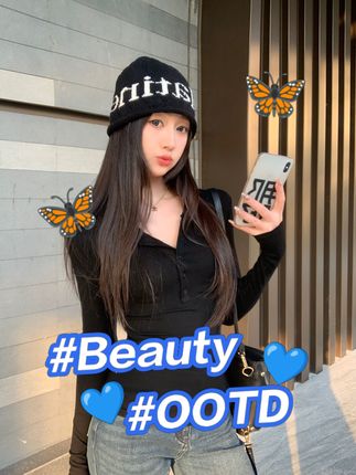 早秋辣妹风必入!这件美式卫衣绝了~半开扣显随性,连帽添活力,修身收腰直接掐出小蛮腰,长袖应对微凉天~搭鲨鱼裤超辣#ootd穿搭 #今天穿什么 #百搭神裤 #女装 #小个子女生