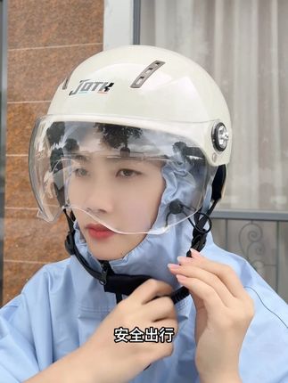 电动车党必备雨披,大帽檐设计可以佩戴头盔,一件四季可用,雨天干爽出行!#雨衣 #电动车雨衣 #加大加宽 #防暴雨 #骑行