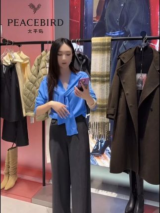 两穿披肩毛衫,个性的假两件的设计,丰富整体造型感 #今天穿什么 #高级感 #品质女装 #太平鸟