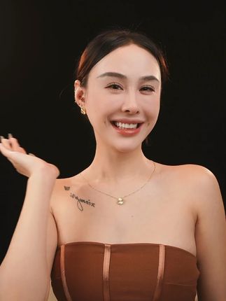 时尚镭射四叶草纯银耳钉 #饰品分享 #纯银饰品 #耳钉 #饰品搭配