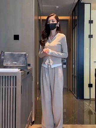 时尚休闲套装女秋季新款温柔系穿搭V领长袖针织上衣阔腿裤两件套 #显高显瘦显腿长 #百搭神裤 #时尚女装 #穿出自信穿出美丽 #回头率爆棚