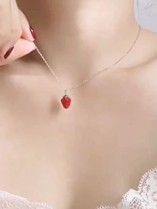 HUIKENA【甜心草莓】原创气质送礼轻奢精致小众时尚NA082#甜心草莓 #轻奢礼品 #原创设计 #小众时尚 #HUIKENA
