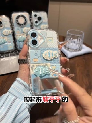 蓝格小鱼镜子支架手机壳!真的是太喜欢的风格啦! 闯入蓝色海洋世界~蓝格小鱼镜子支架手机壳~~#手机壳 #这个手机壳真的长在我心巴上了 #数码科技 #种草好物 #爆款手机壳