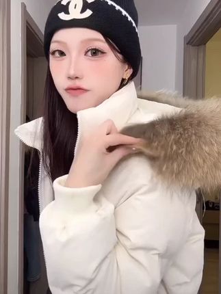 白鸭绒外套 【红薯专属】大毛领收腰羽绒服女短款2025冬季新款面包服白鸭绒外套#今天穿什么 #反季羽绒服 #帽子 #穿搭技巧