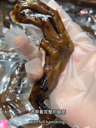 每只都是肉厚个头大的那种,还带着完整的脚筋,嚼起来咯吱咯吱特别有劲儿#太好吃了 #开袋即食 #鸭掌 #舌尖上的味道 #鸭货