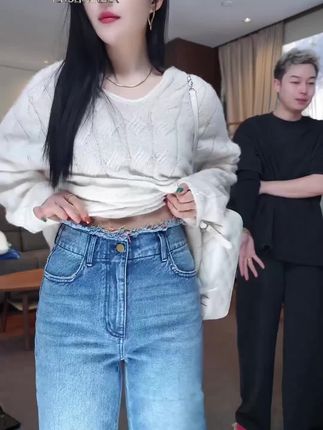 谁懂啊!【和与】这条彩底爆花直筒裤,毛边腰也太戳我了!#强烈推荐 #今天穿什么 #日常分享