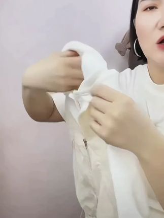 #上热门 立秋了,天气凉快起来了,给宝宝准备一套这样的春秋季连体衣吧!可爱的洋气背带设计搭配简约外出服两件套,既舒适又好看,让你的宝宝成为街头最靓的仔。妈妈们快点入手吧 #婴儿衣服搭配 #婴幼儿服饰 #春秋穿搭 #连体衣 DOU+上热门 @DOU+小助手