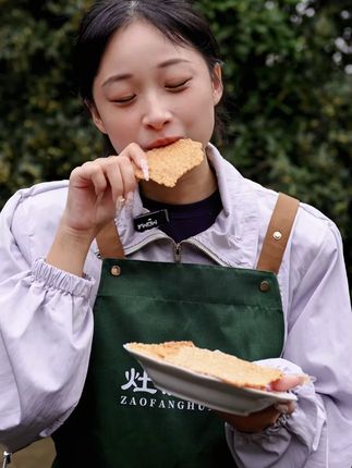 你们记忆里最好吃的锅巴,是在哪里吃到的? #家乡特产好吃的 #小时候味道 #地方特色美食 #传统手工美食 #锅巴零食推荐