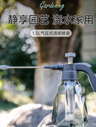 气压喷水壶,园艺喷壶 气压喷水壶,轻松产生**持续稳定水雾/水柱。细腻雾化**温柔滋养叶面,**强劲水柱**精准浇灌根部。 大容量少加水,人体工学握把省力不累手。旋钮切换模式,满足花草不同需求,阳台窗台绿植的得力浇水助手!#好物推荐🔥#生活好帮手#喷水壶#气压式喷水壶