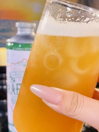 青岛原产地精酿啤酒,好喝到停不下来,关键是配料贼干净,吃烧烤小龙虾真的太爽啦#啤酒 #精酿啤酒 #口感非常好 #酒蒙子的日常