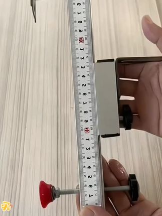 新款加厚铝合金水平仪上墙挂架耐磨木工测量高度上下调节设计定位