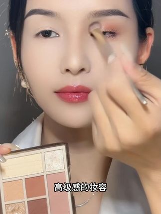 高级感的妆容,一定要画这种能提升气质的眼妆#眼影盘 #akf眼影盘 #新手化妆教程