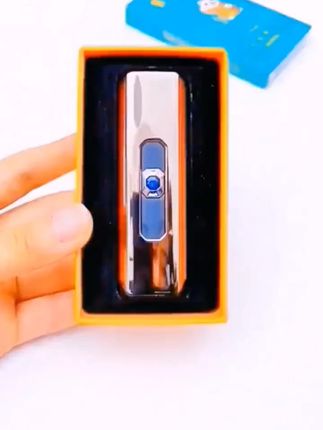 一推就能点火的打火机,外观精致,用完充电即可,好用方便