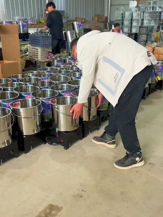 碎粮无粗粒,消化吸收好 #我的农村生活#喂鸡咯#养鸡#生态养殖