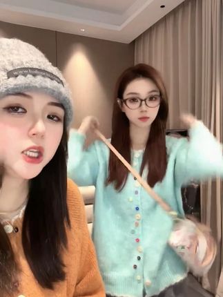 韩系糖果扣毛衣外套