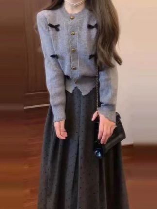 灰色针织毛衣搭半身连衣裙2025年女秋季小个子高级感气质长裙#显瘦穿搭 #时髦精 #通勤搭配 #高级感穿搭 #时尚套装