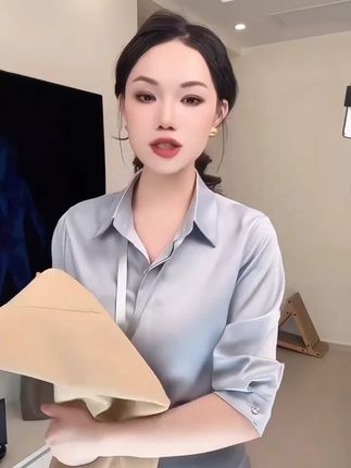 秋季高档柔软缎面翻领职业白衬衫女设计感简约通勤打底衬衣OL长袖#秋季衬衫 #女性通勤装 #简约白衬衫 #缎面衬衫 #打底衬衣