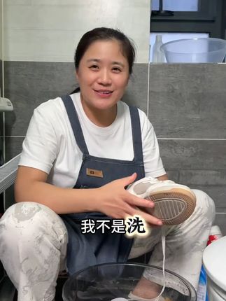 平时不好洗洗不掉的衣物脏污就用毛宝衣领净,现在开学季特惠买二赠一到手三瓶只需78!#衣物清洁 #洗衣服 #顽固污渍