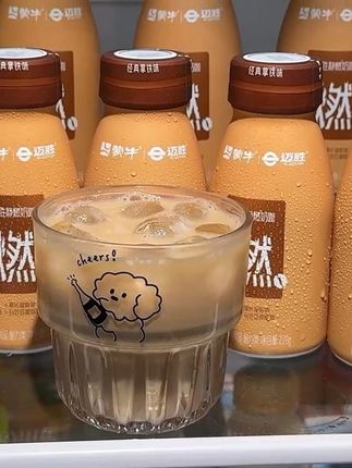 瑜伽老师安利的这个蒙牛迈胜静燃奶咖,它里面不仅有白芸豆和桑叶提取物,还添加了EGCG,在融入优质生牛乳中,一口下去浓浓的奶香混合着咖啡的醇香,好喝的同时还饱腹,一瓶的热量也只有半个苹果,口感是真的好坚持~#奶咖 #仙女都在喝什么  #口感特别好 #谁懂啊真的很好喝 #早餐喝什么