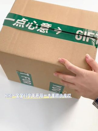 学生党送礼无压力❗️两位数拿下可爱生日礼物 蛋糕造型的小夜灯也太可爱噜 一拍就亮软乎乎的小夜灯🥰 还可以当手机支架!生日礼物就选它🎁 #学生党好物推荐 #平价好物 #unboxing #开箱 #小夜灯