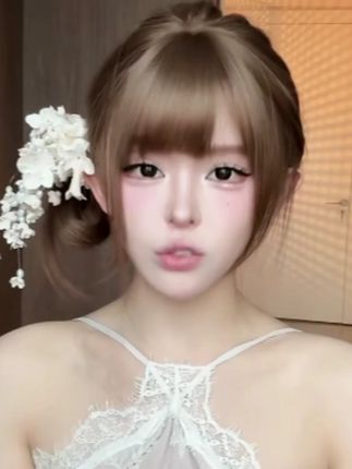 精修细节太戳人!发丝软乎乎不打结,手工钩织的发缝自然不生硬,扎半丸子头也看不到假发痕迹,比去理发店烫的造型还耐造,性价比拉满#假发 #古早 #假发造型 #假发源头工厂 @巨量千川 @DOU+上热门