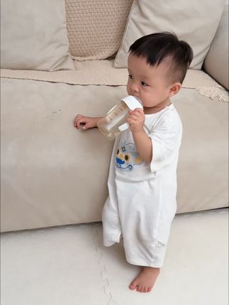 宝宝7个月以后 就不要再长期使用用重力球喝水了#吸管杯 #母婴好物分享 #英氏牛奶杯