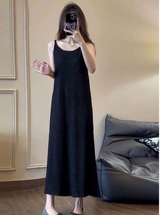救命! 不便宜我不穿的含金量还在不断上升 吊带裙小黑裙连衣裙女新打底外穿内搭背心裙中长款#省心穿搭拿捏春夏氛围 #已经开始期待夏天了 #吊带裙 #休闲又不失精致的出门穿搭 #显瘦连衣裙