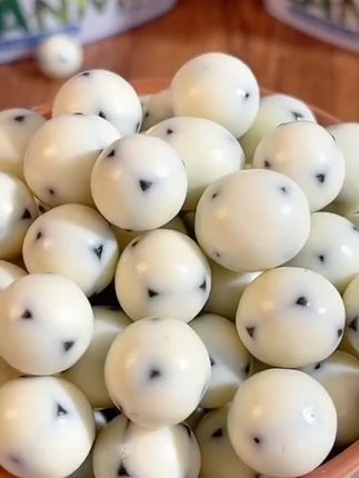 酸奶蓝莓山楂球网红解馋零食夹心奶香丝滑好吃巧克力浓郁  #山楂球推荐  #酸奶蓝莓球  #酸奶山楂球  #酸奶巧克力  #酸奶山楂球推荐