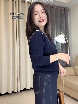 川禾织衣 早秋撞色刺绣小马彩虹扣V领套头兰精天丝长袖针织衫 #显瘦穿搭 #品质女装 #穿出高级感 #新款分享 #面料舒适透气