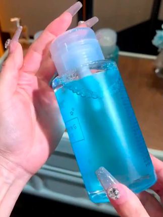 姐妹们这款卸妆水真的太划算了,眼唇脸三合一的,温和不刺激#温和卸妆 #卸妆水推荐 #卸妆必备 #平价好物 #卸妆水