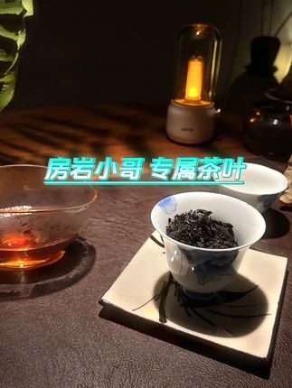 站在你面前的是,唯一一个在东北有雕像的艺术家!#房岩小哥 #召唤茶友 #茶叶 #千万生活dou来拍 #好物推荐🔥