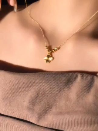 原来转运这么简单!四叶草项链太绝了 #周六福#周六福珠宝#项链