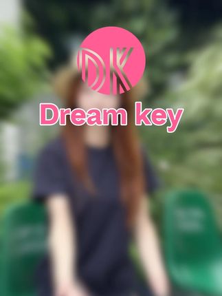当你足够耀眼,整个世界都会为你让路!#自信的女人自带光芒 #ootd穿搭 #今天穿什么 #运动穿搭 #我的穿搭日记